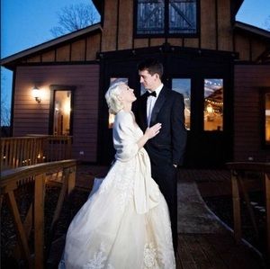 Meet your Posher, Laurie